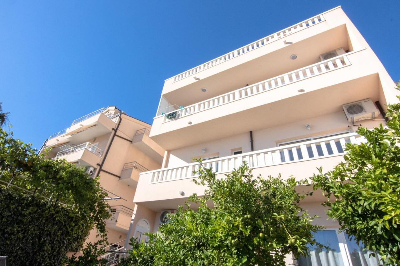 Apartment Dany - Free Beach Parking Макарска Экстерьер фото